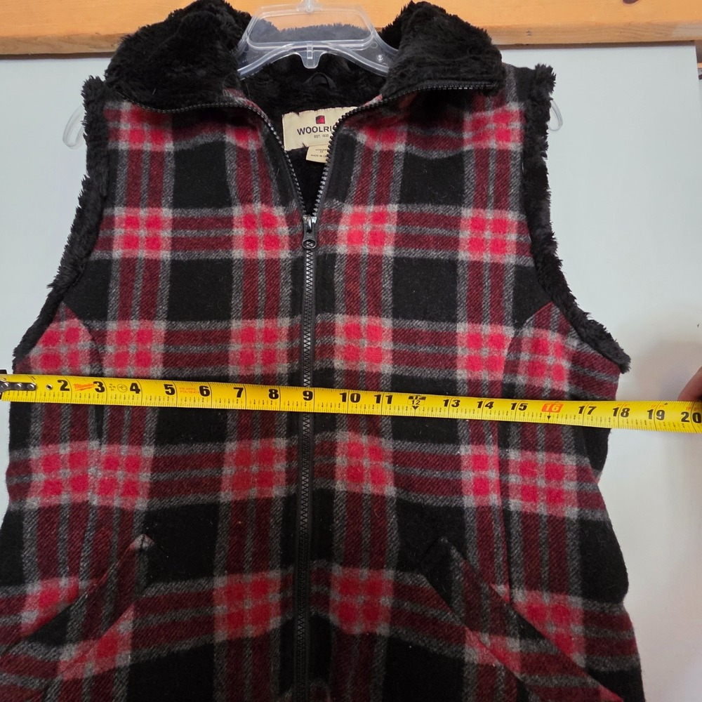 Woolrich Women's Vest Size M Black Red Plaid Faux Fur Lined Pockets Wool Blend - Picture 6 of 11